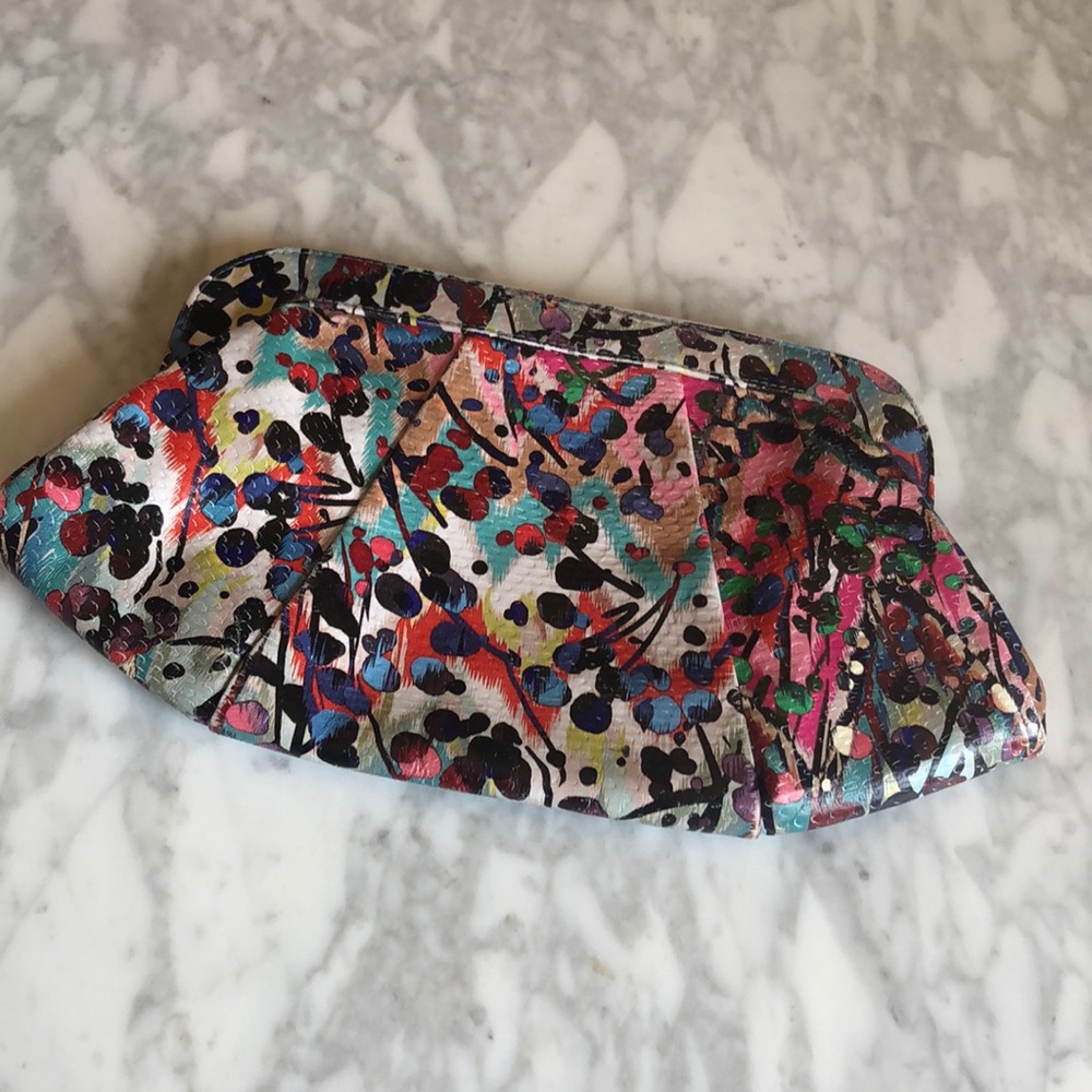 Artful clutch
